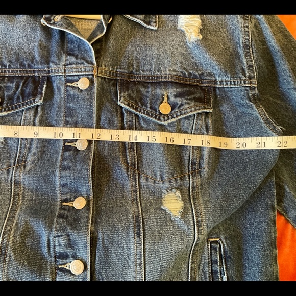 Size Large GORGEOUS HANDPAINTED Jean jacket. Unique and organic. - Picture 10 of 11